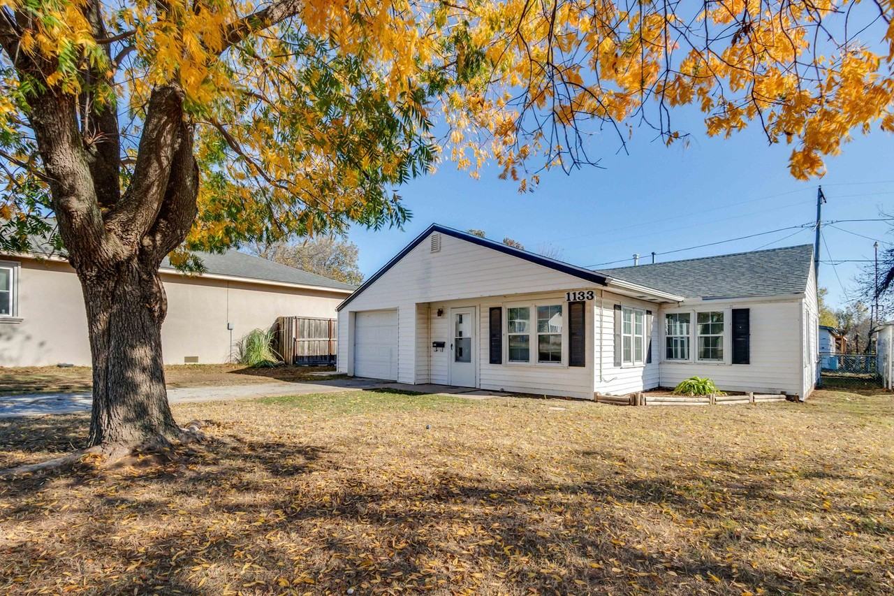 1133 S Miles Ave - Photo 2 of 44