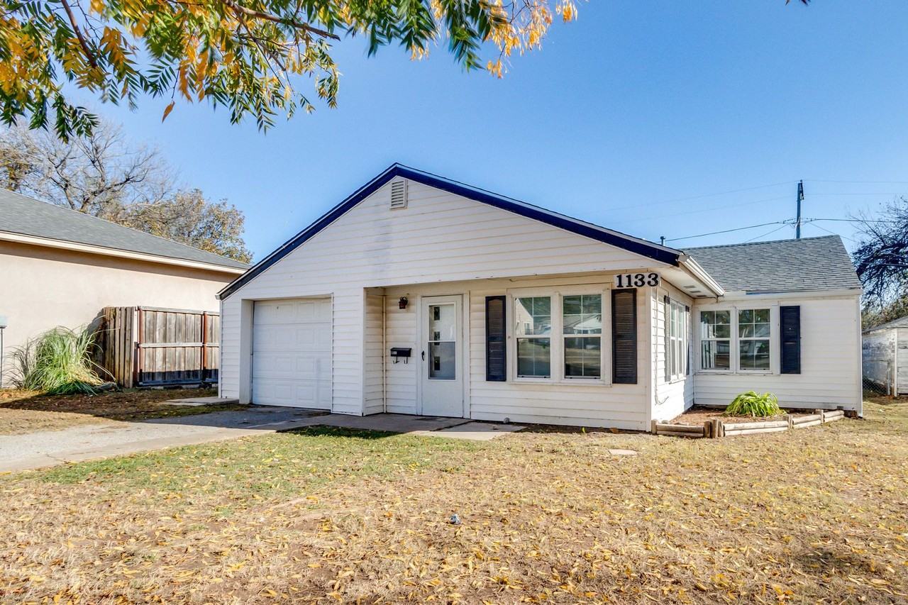 1133 S Miles Ave - Photo 3 of 44