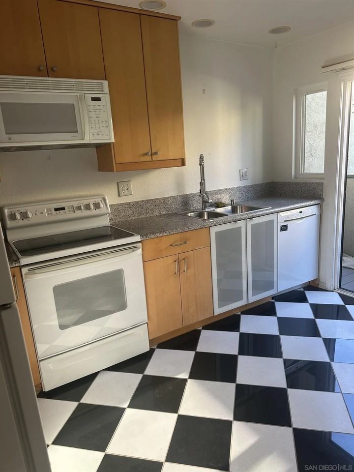 3312 Caminito Eastbluff #3312-128 - Photo 2 of 23