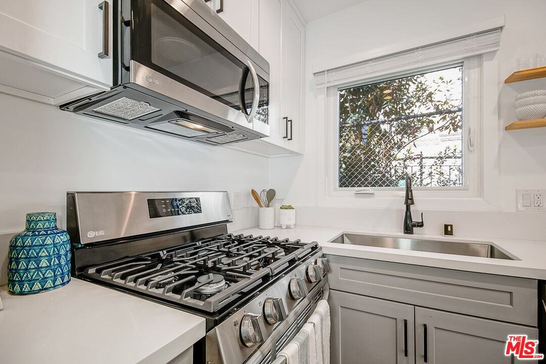 1217 9th St #1217-9 - Photo 4 of 14