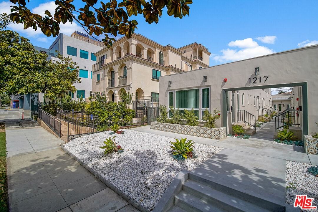 1217 9th St #1217-9 - Photo 5 of 14