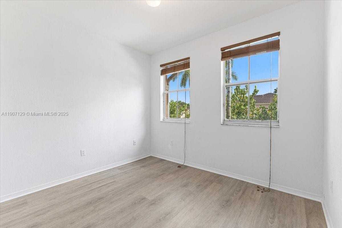 12482 Sw 122nd St #12482 - Photo 3 of 31
