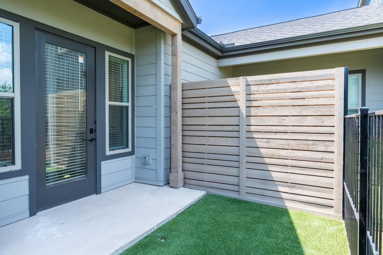 1716 Bernard St #1716 - Photo 6 of 38