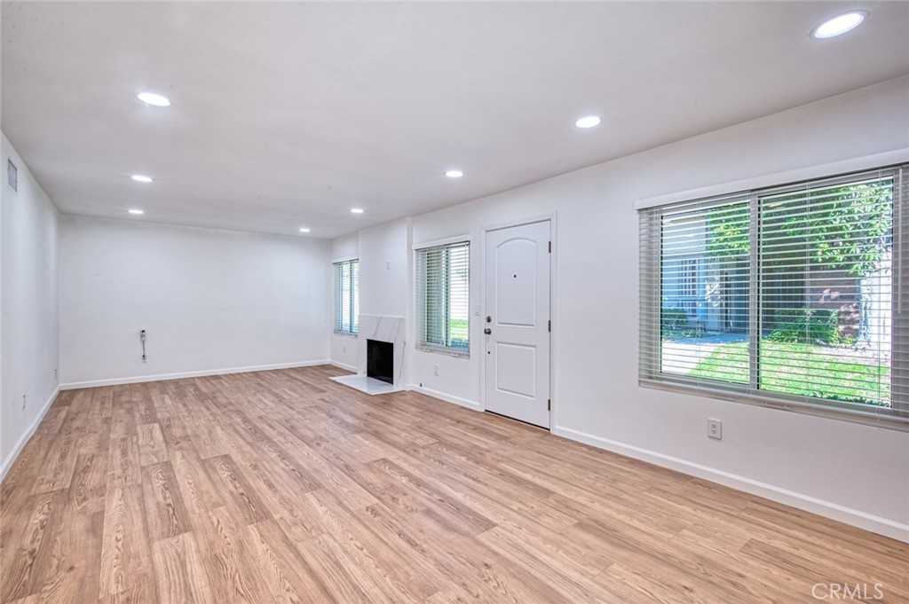 961 S Mintwood Ln #961 - Photo 3 of 24