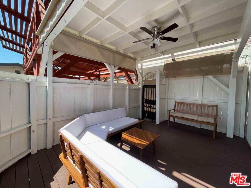 1141 1/2 24th St #1141 - Photo 4 of 25