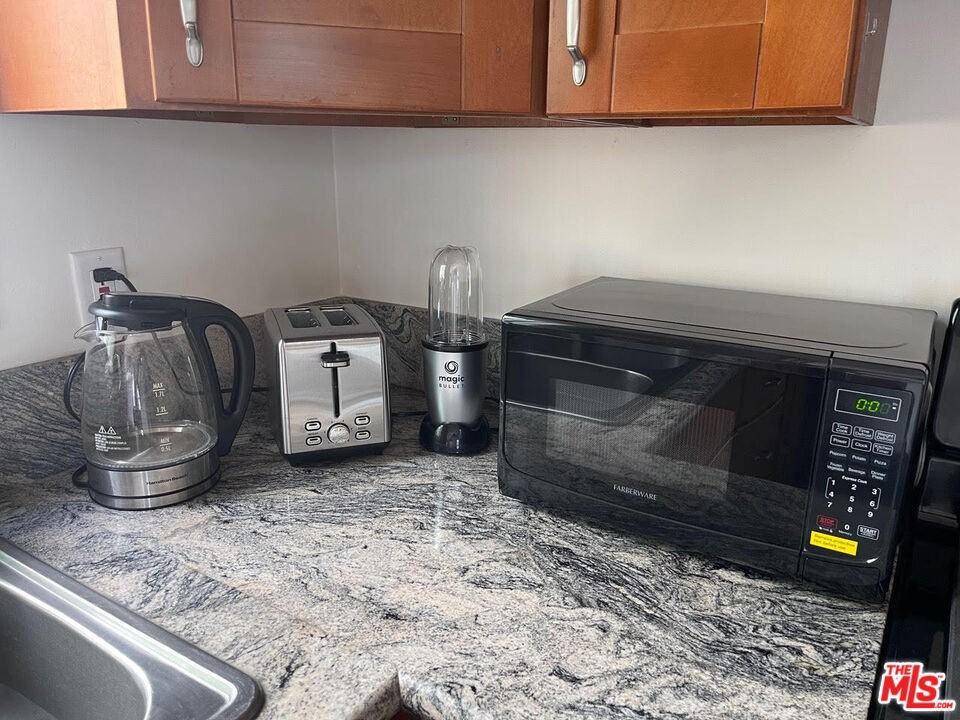 1141 1/2 24th St #1141 - Photo 5 of 25