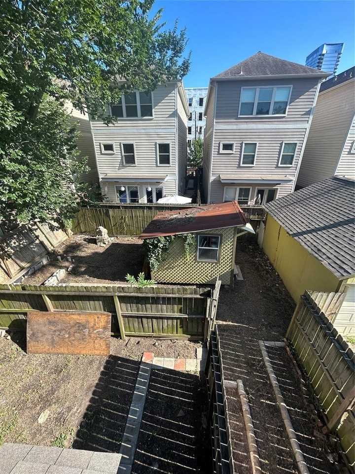 2115 1/2 State St #2115 - Photo 2 of 12