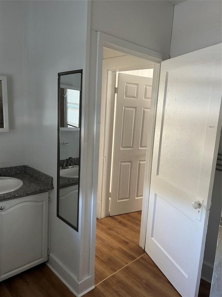 2115 1/2 State St #2115 - Photo 7 of 12