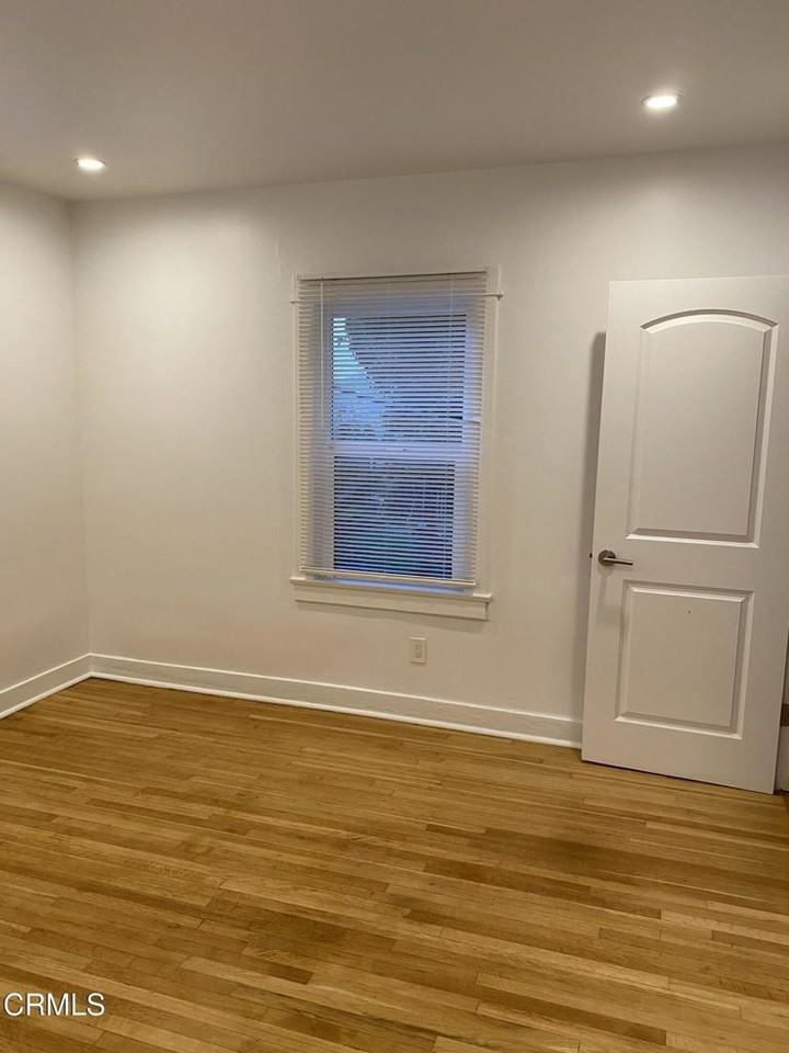 4036 W Avenue 42 #4036 - Photo 3 of 32