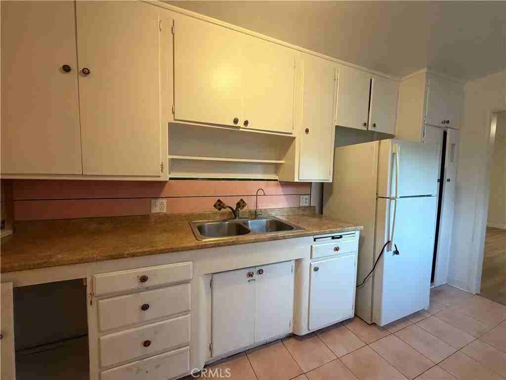 13737 Penn St #13737