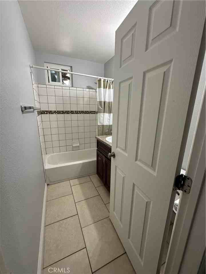 2703 Gates Ave #2703 - Photo 3 of 17