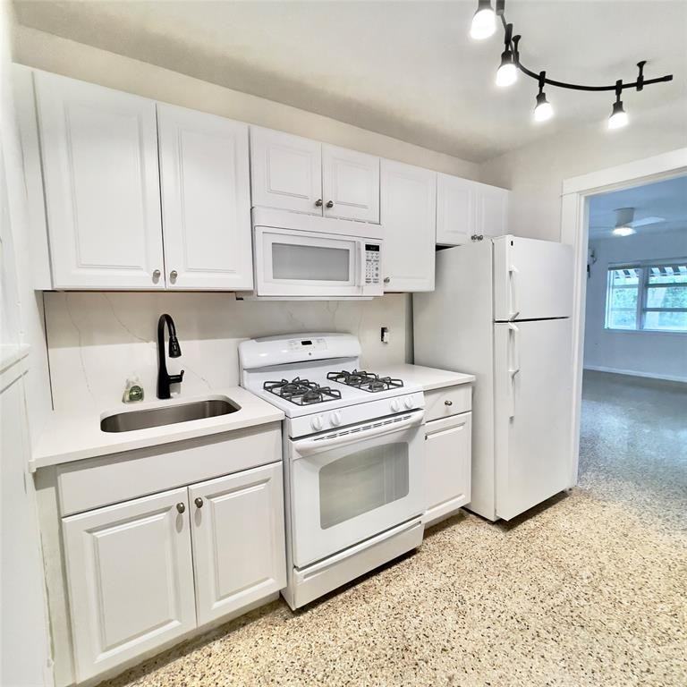 1614 Ne 7th St #1614 - Photo 5 of 22