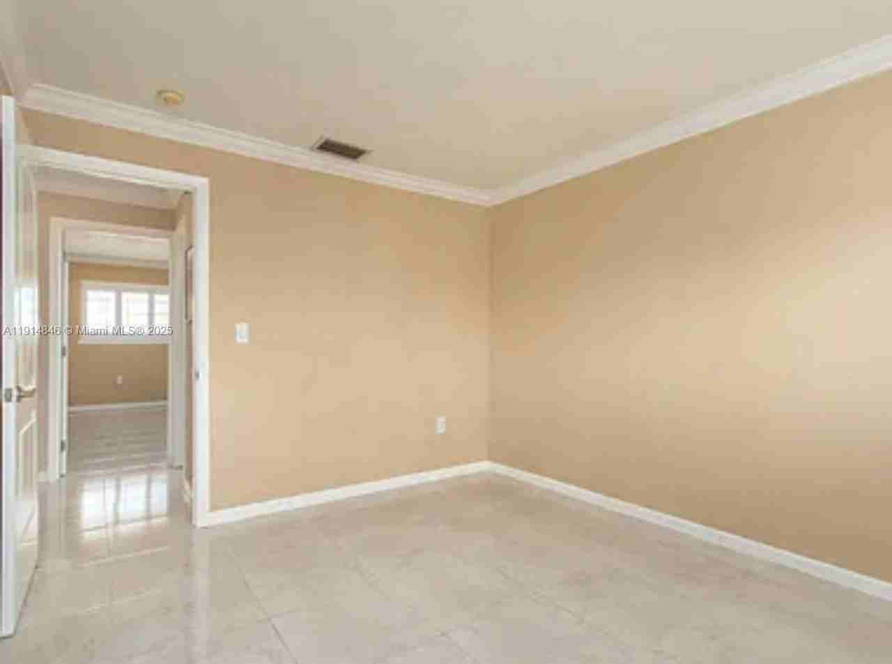 633 Northeast 2nd Avenue