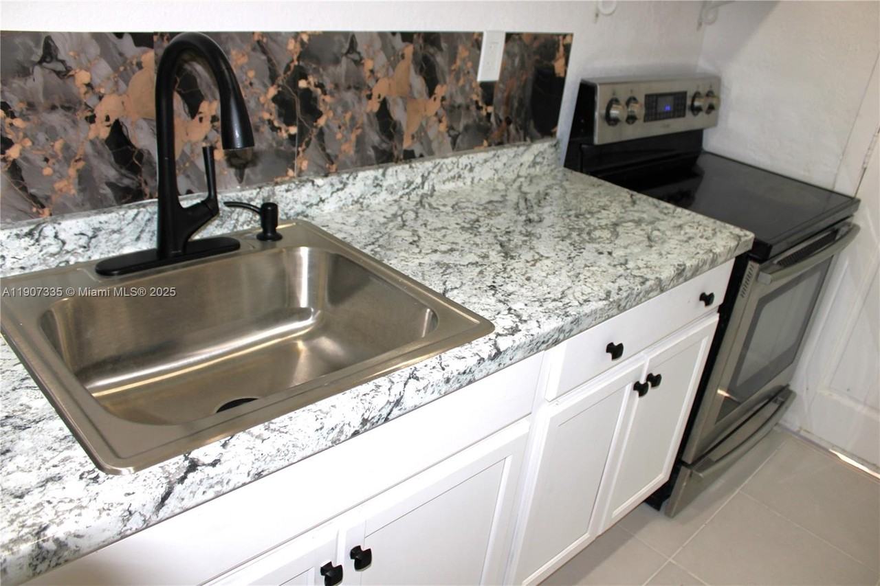 9760 Sw 184th St #976012D - Photo 7 of 41