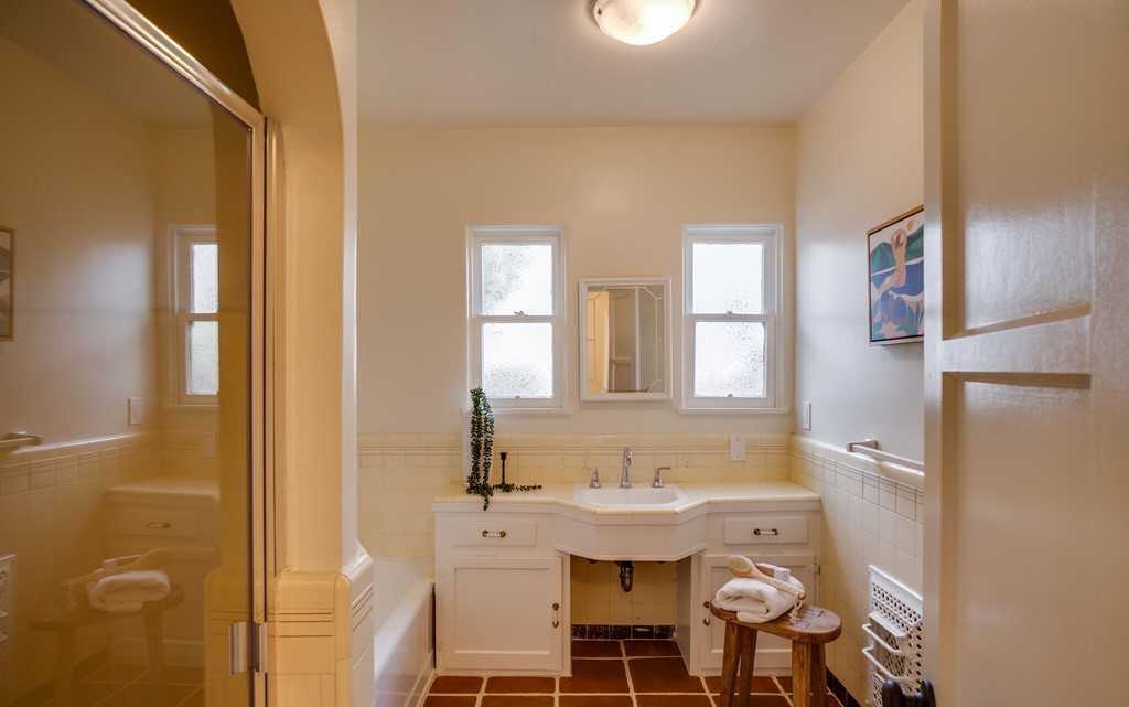 329 E Adams Ave - Photo 3 of 50