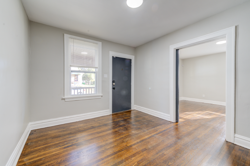 6024 Lucille Ave - Photo 2 of 12