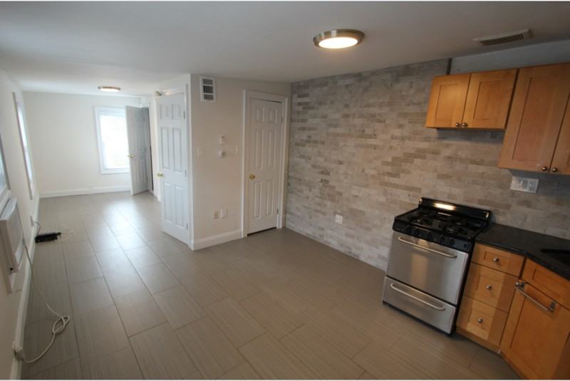 1920 Bainbridge Street #3R - Photo 4 of 8