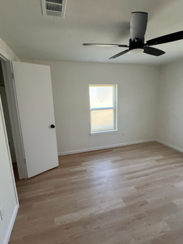 1120 H Avenue - Photo 2 of 7