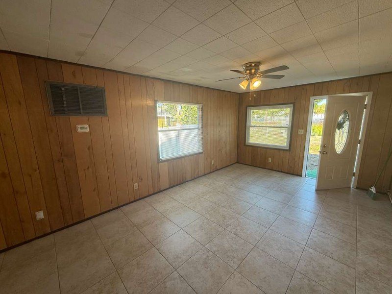 3936 S East Ave #B - Photo 2 of 7