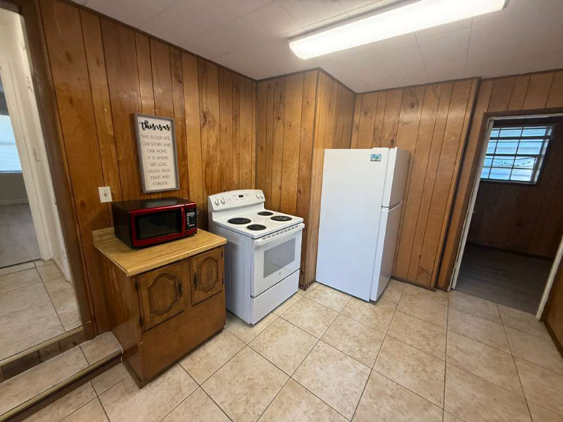 3936 S East Ave #B - Photo 3 of 7