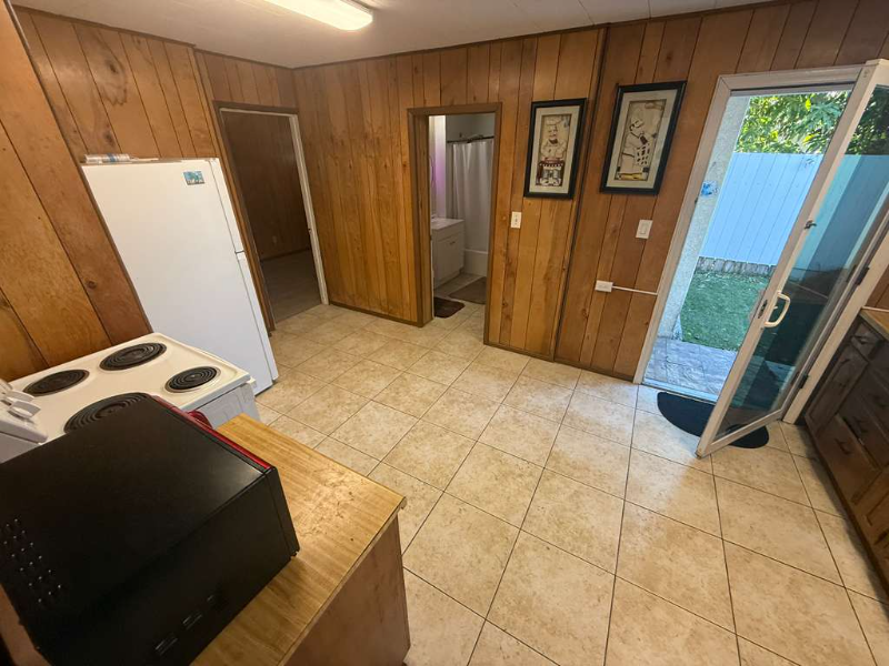 3936 S East Ave #B - Photo 4 of 7