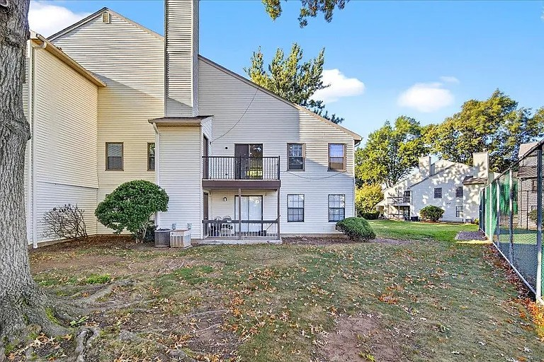 1002 Woodbridge Commons Way - Photo 3 of 19