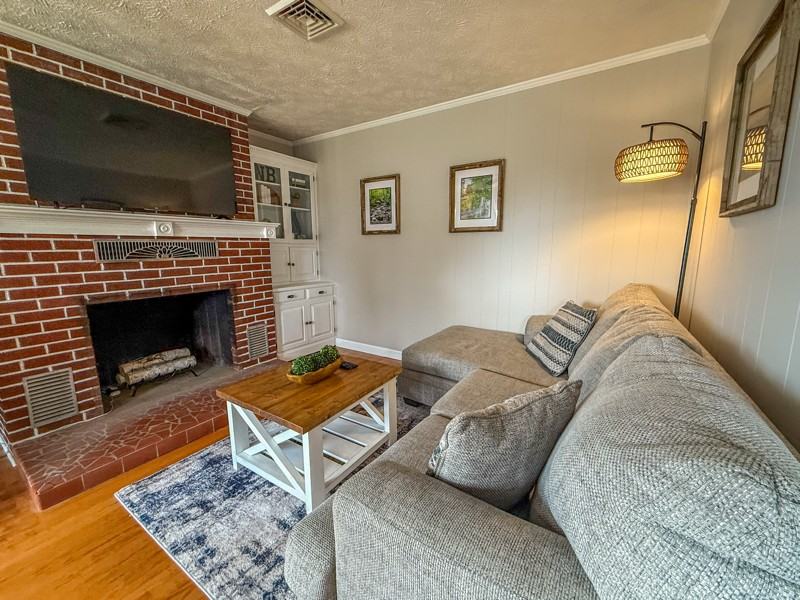 51 Lucas St - Photo 2 of 17