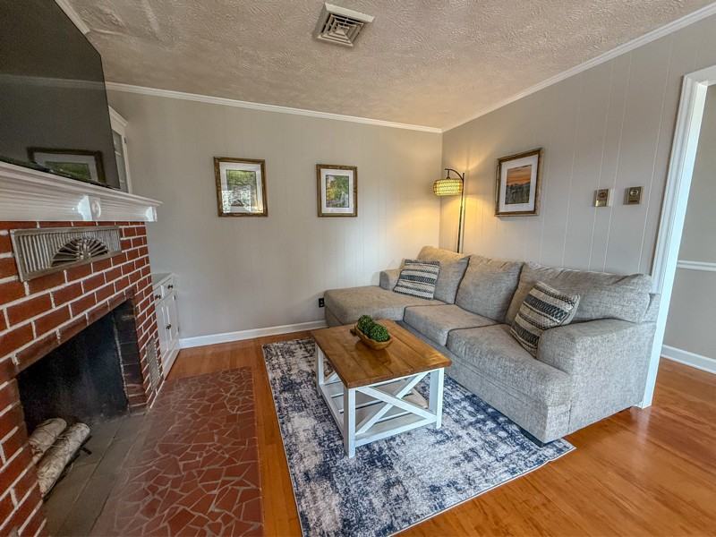 51 Lucas St - Photo 3 of 17