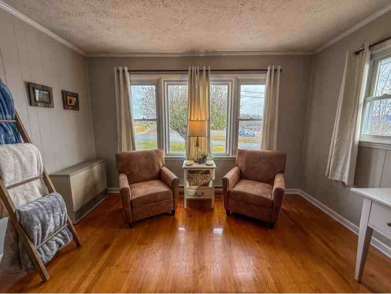 51 Lucas St - Photo 4 of 17