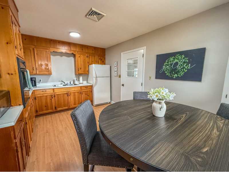 51 Lucas St - Photo 6 of 17