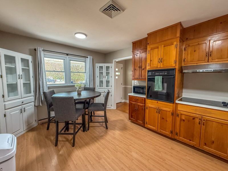 51 Lucas St - Photo 7 of 17