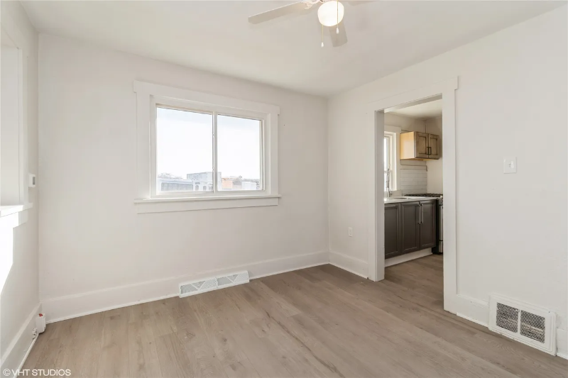 1921 Logan Ave - Photo 6 of 16