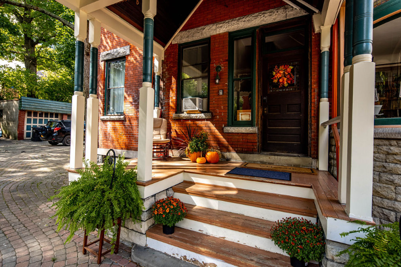 217 Loraine Avenue - Photo 2 of 8