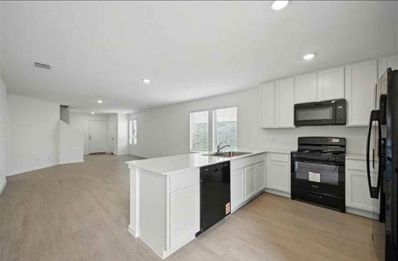 205 Ashbrook St #NA - Photo 2 of 20