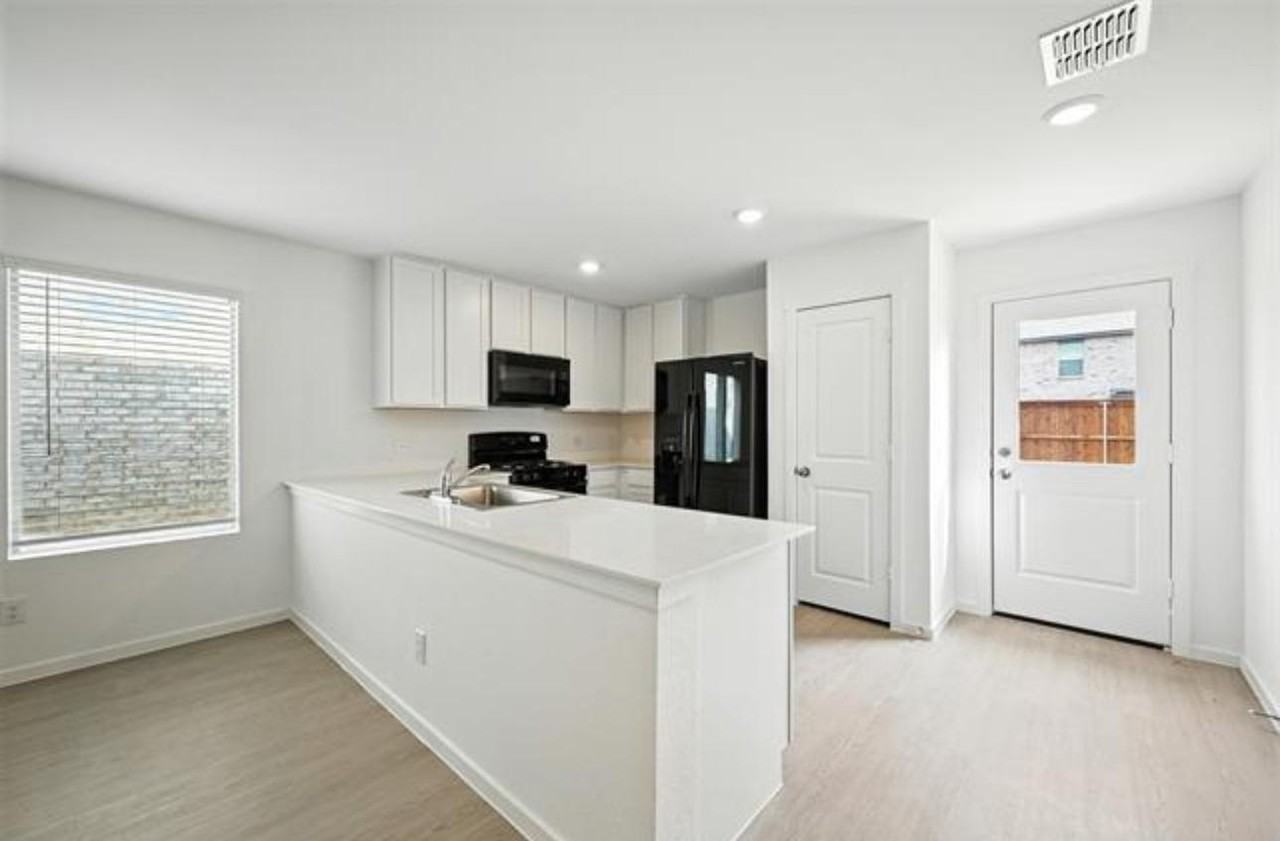 205 Ashbrook St #NA - Photo 3 of 20