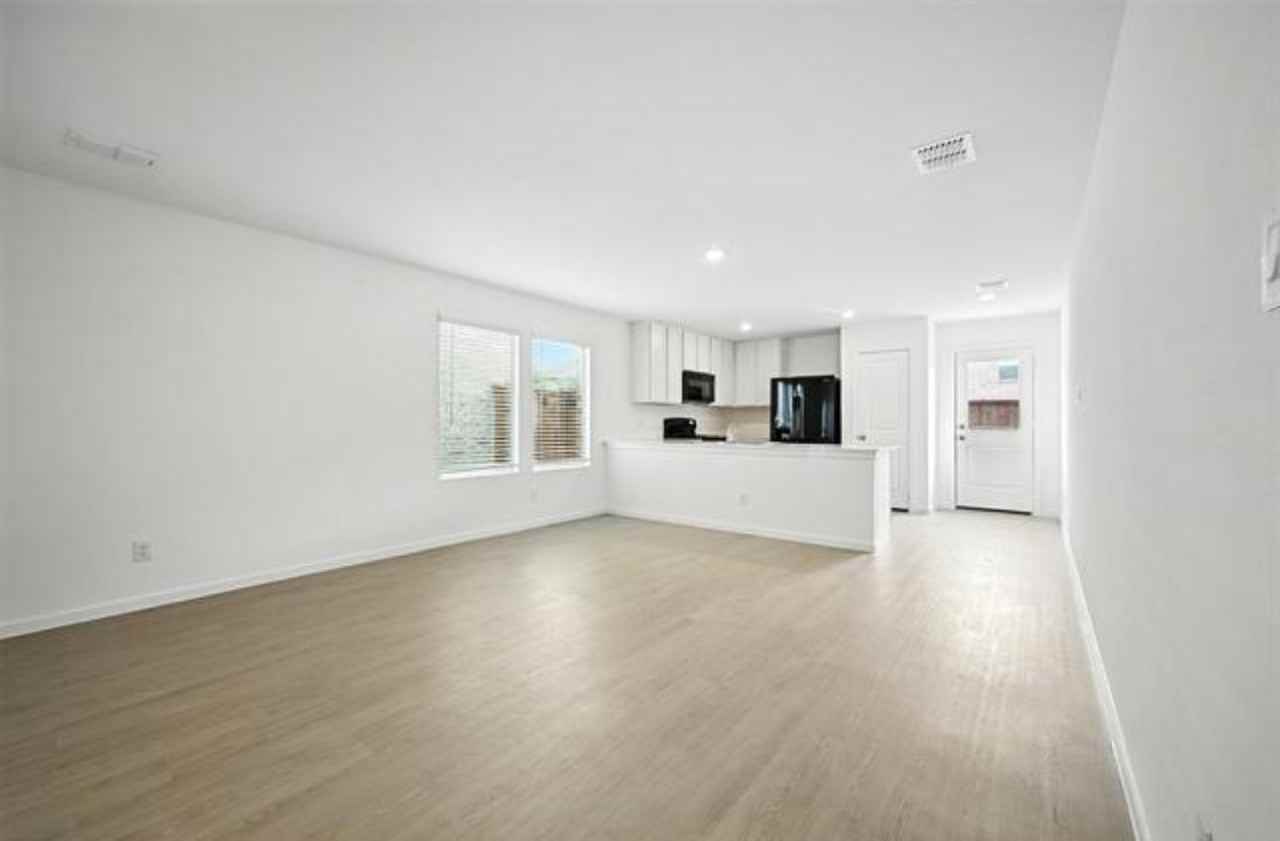 205 Ashbrook St #NA - Photo 4 of 20