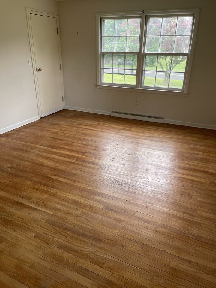 121 Pocono Rd - Photo 3 of 8