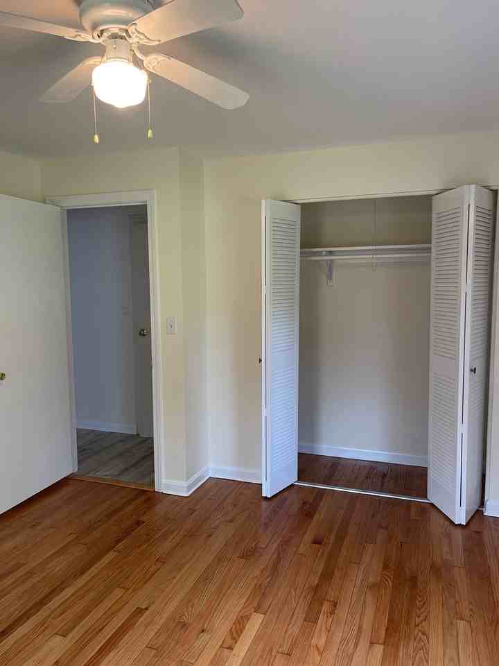 121 Pocono Rd - Photo 4 of 8
