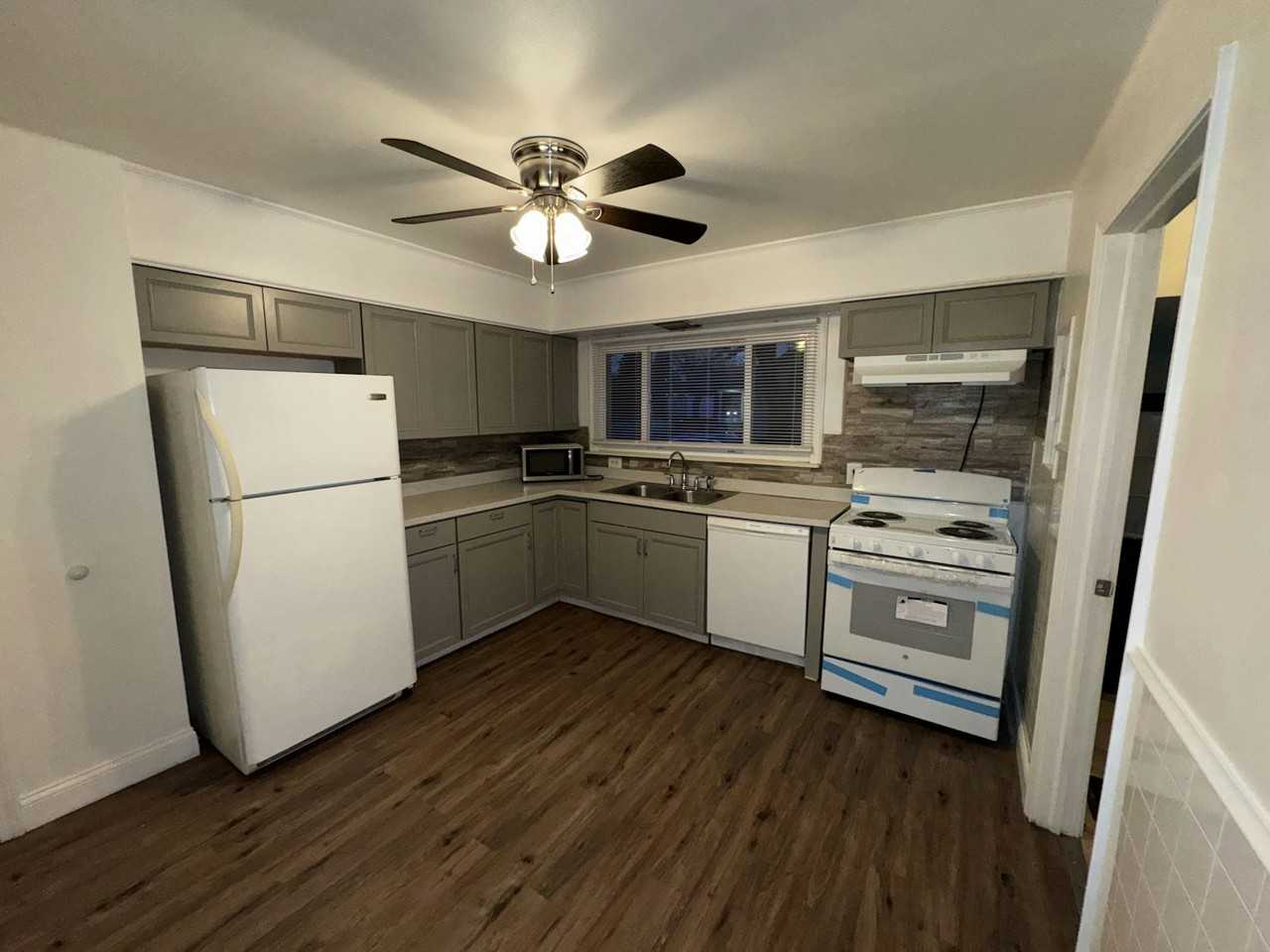 2363 East Maple Road - Photo 5 of 21