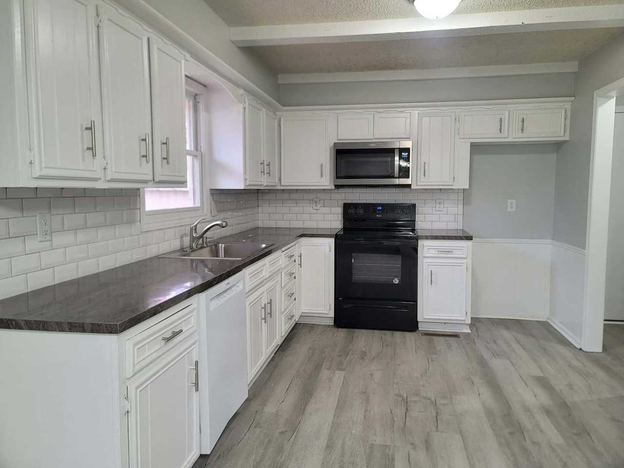 621 Ridgeway Road - Photo 5 of 17