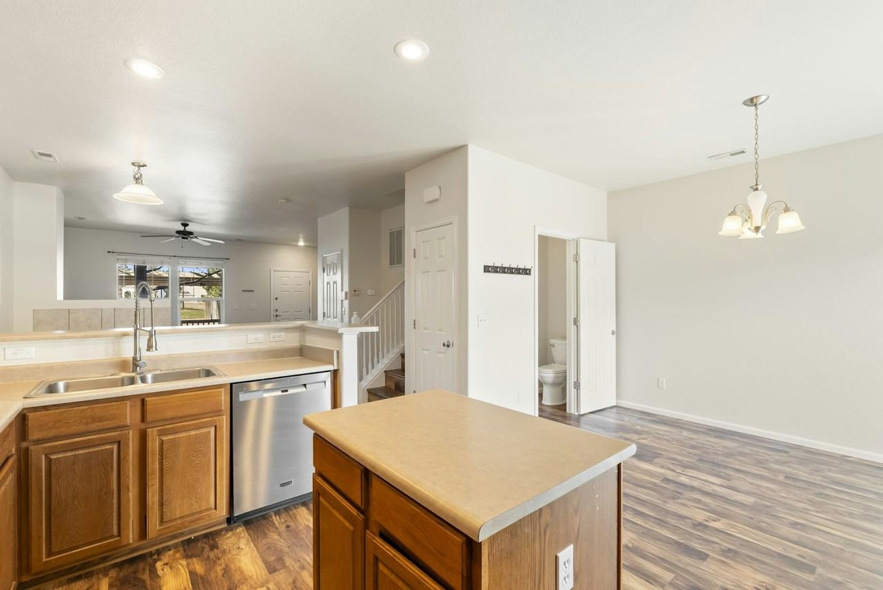 2569 Shannara Grove - Photo 5 of 41