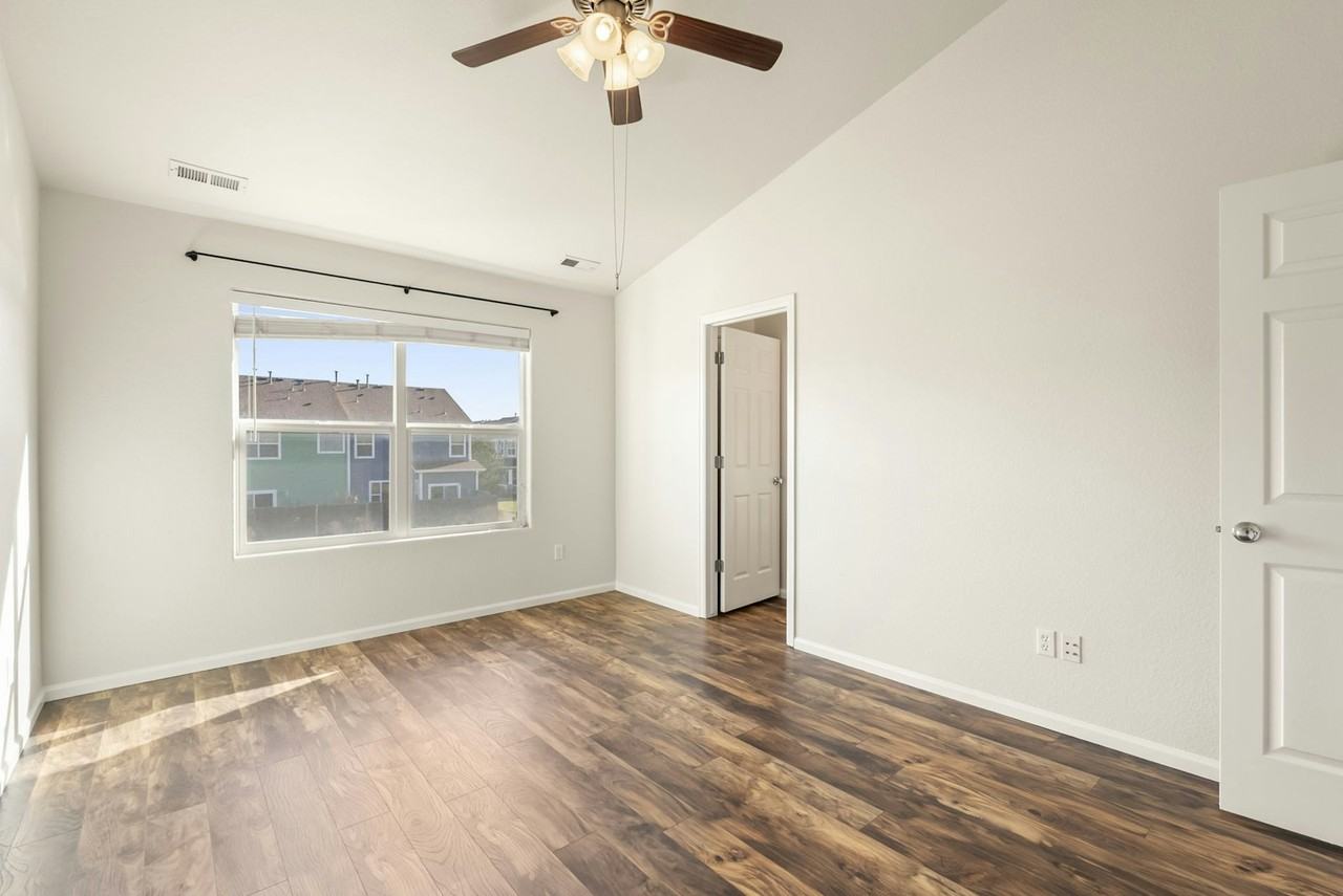 2569 Shannara Grove - Photo 7 of 41