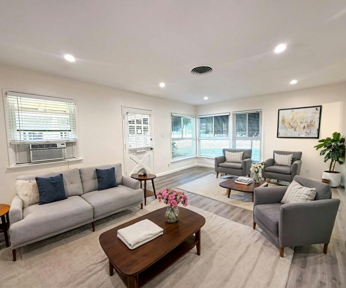 504 North Hollywood Way - Photo 2 of 15