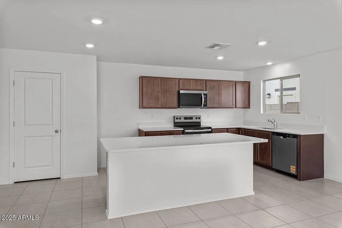 18185 East Zuza Drive - Photo 5 of 33