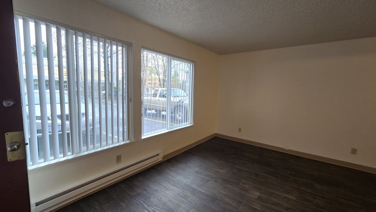 Tristin Square Apartments - Photo 5 of 34