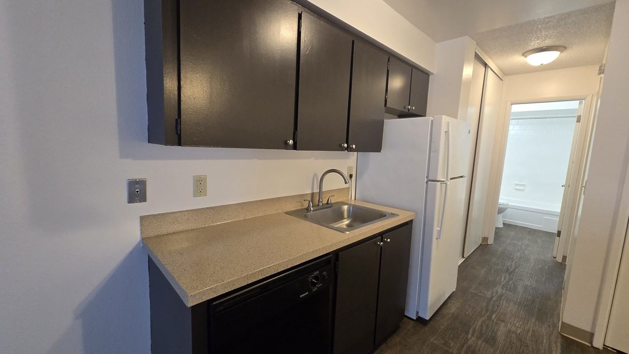 Tristin Square Apartments - Photo 6 of 34