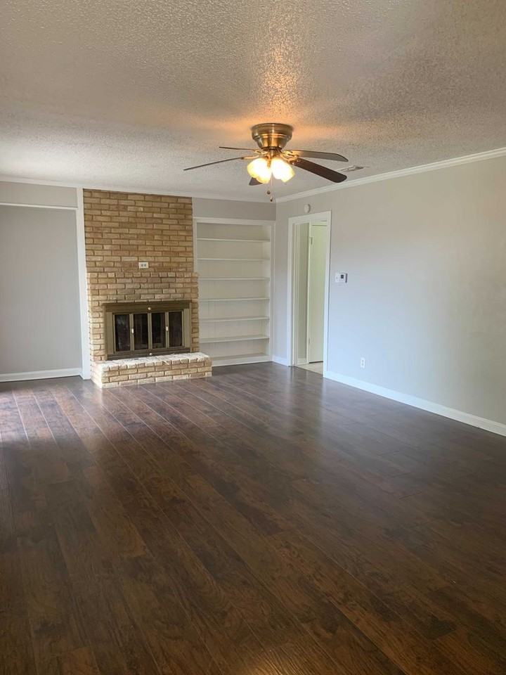 901 Downing St - Photo 2 of 9