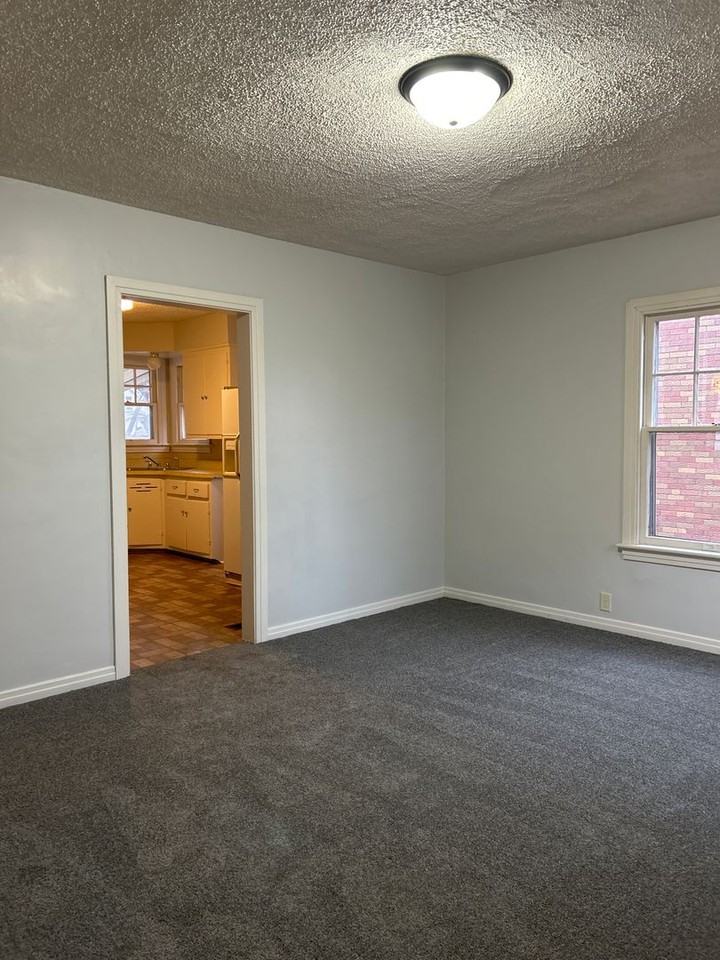 517 South Kerth Avenue - Photo 2 of 10