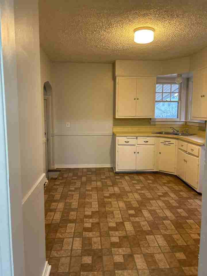 517 South Kerth Avenue - Photo 3 of 10