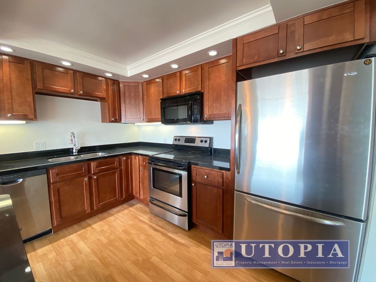 1140 E Cliff Dr #08 - Photo 6 of 39